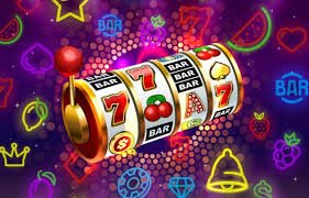 Dealer asli berinteraksi langsung dalam permainan Live Casino mejaslot